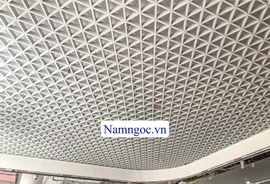 trần caro tam giác